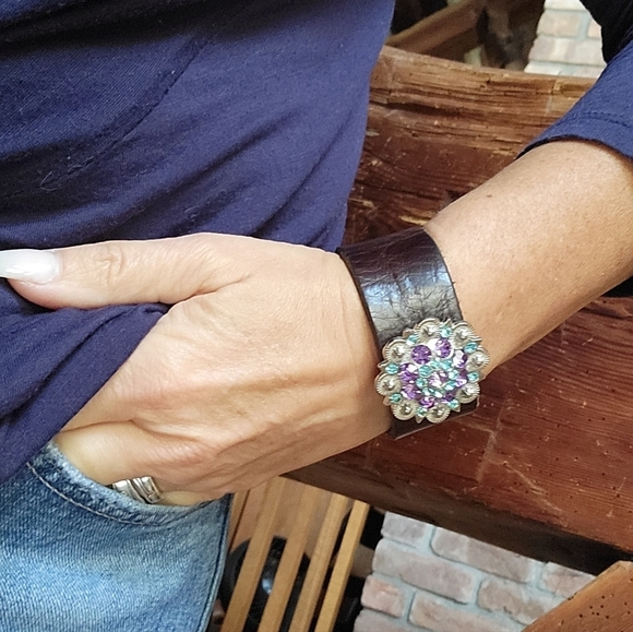 PURPLE Crystal Concho Leather Cuff - Picture 3 of 8